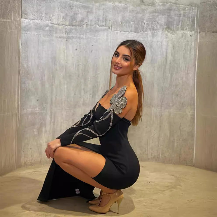 Damen Elegantes Abendkleid mit glitzernden Flügel-Applikationen und tiefem V-Ausschnitt Echo Archiv
