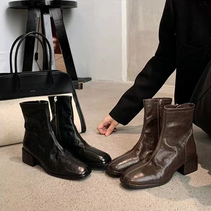 Damen Glattleder-Stiefelette mit schlanker Socken-Passform, innenliegendem Reißverschluss und sculpted Blockabsatz Echo Archiv