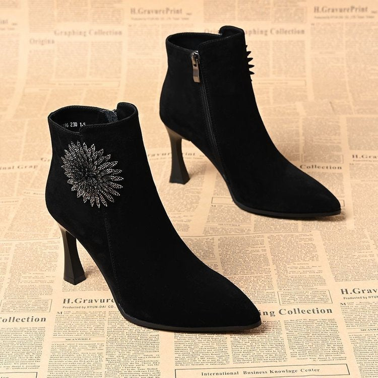 Damen Elegante Veloursleder Stiefeletten mit Glitzer-Pin Echo Archiv