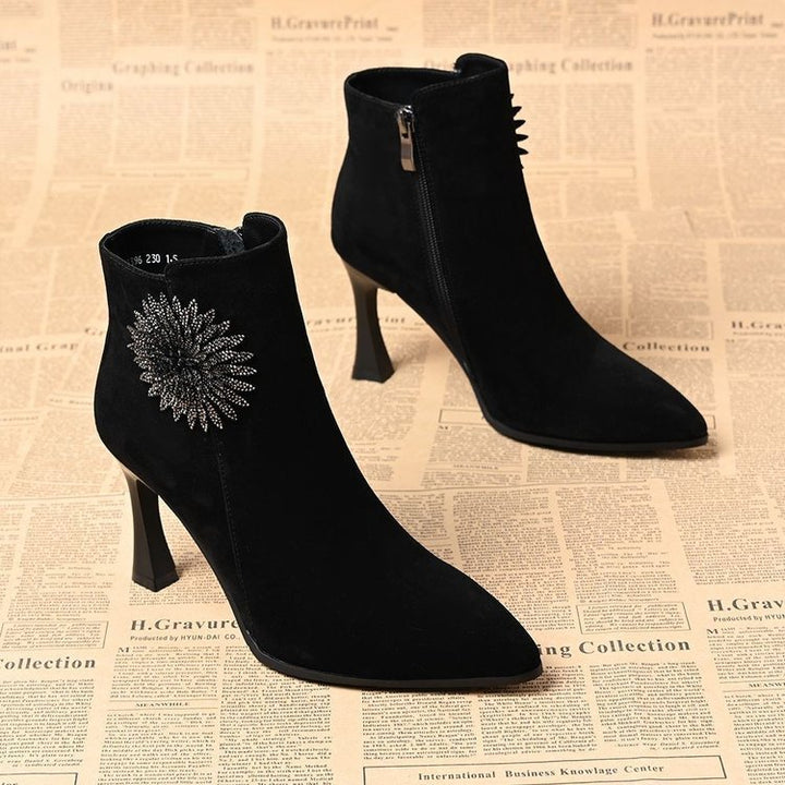 Damen Elegante Veloursleder Stiefeletten mit Glitzer-Pin Echo Archiv