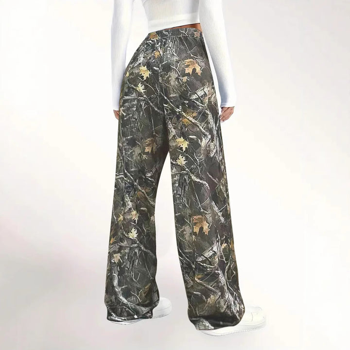 Damen Weite Palazzo-Loungehose im Camouflage-Blattmuster mit Elastikbund, Tunnelzug und Eingrifftaschen Echoarchiv
