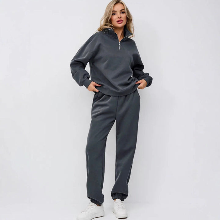 Damen Sweatset mit Halbreißverschluss, oversized Pullover und hochtaillierter weit geschnittener Jogginghose – Avérine