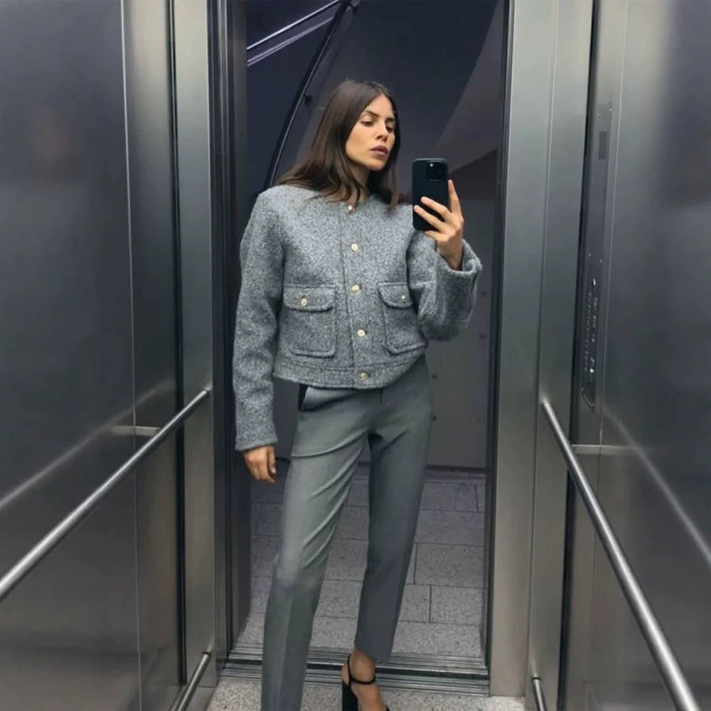 Damen Boxy Wollmix-Boucléjacke im Cabanstil mit Rundhalsausschnitt & goldfarbenen Zierknöpfen Echoarchiv