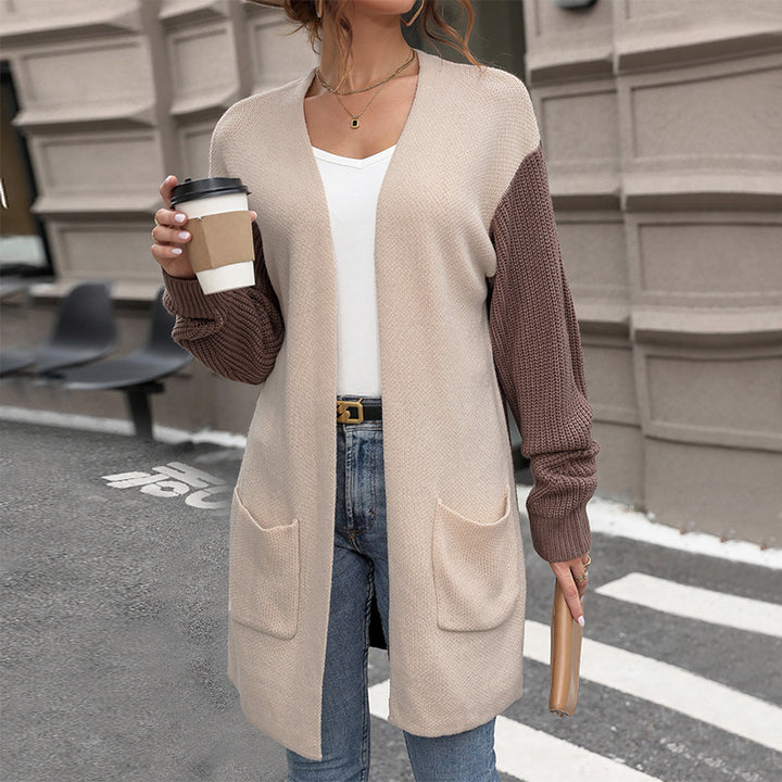 Damen Lange Strickjacke mit Kontrastärmeln und aufgesetzten Taschen Echoarchiv