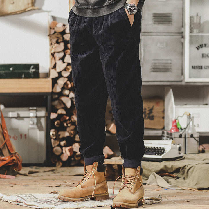 Herren Relaxed-Fit Feincord-Hose mit elastischem Bund, Kordstruktur und gekrempeltem Saum Echoarchiv