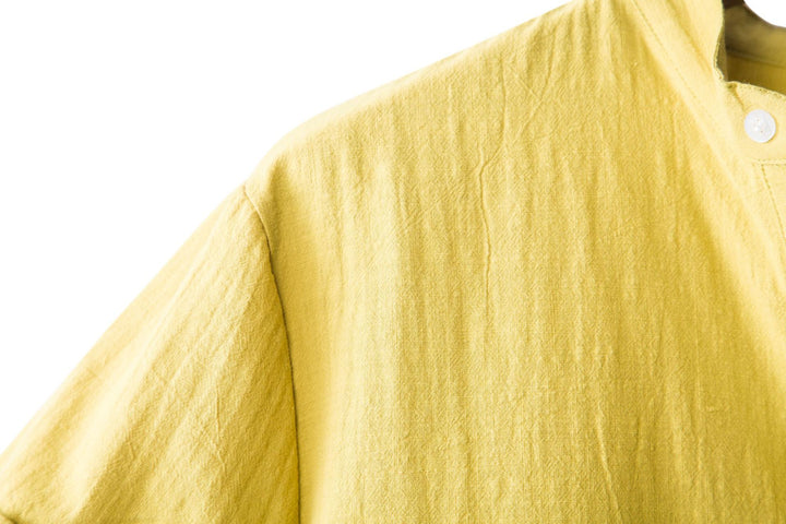 Herren Kurzarmhemd mit Knopfdetails und legerem Stehkragen Echoarchiv