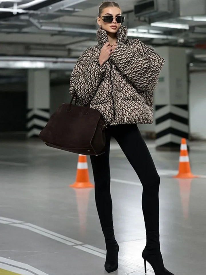Damen Kurz gesteppte Oversize-Steppjacke mit hohem Schalkragen Echoarchiv