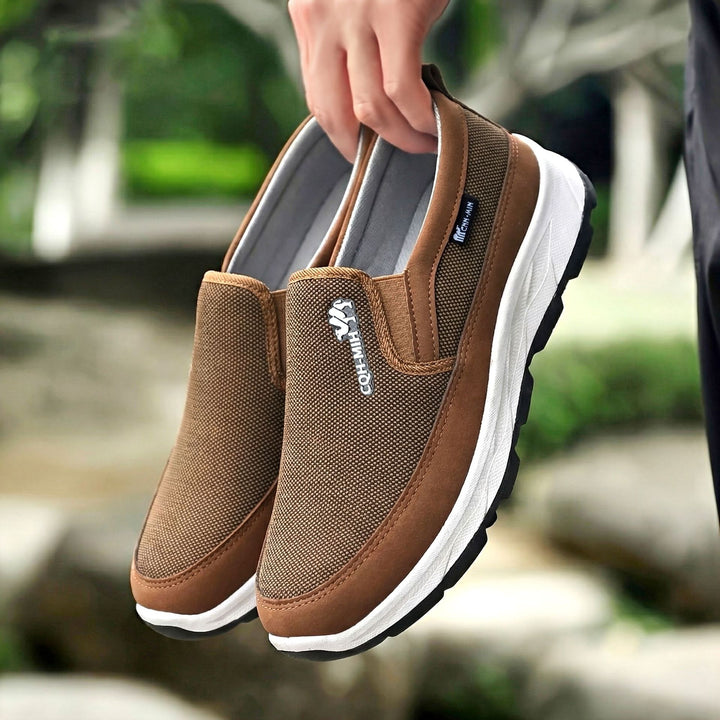 Herren nan gepolsterter Slip-On Komfort-Sneaker mit elastischem Einstieg, stoßdämpfender EVA-Plateausohle und herausnehmbarem Komfortfußbett Echo Archiv