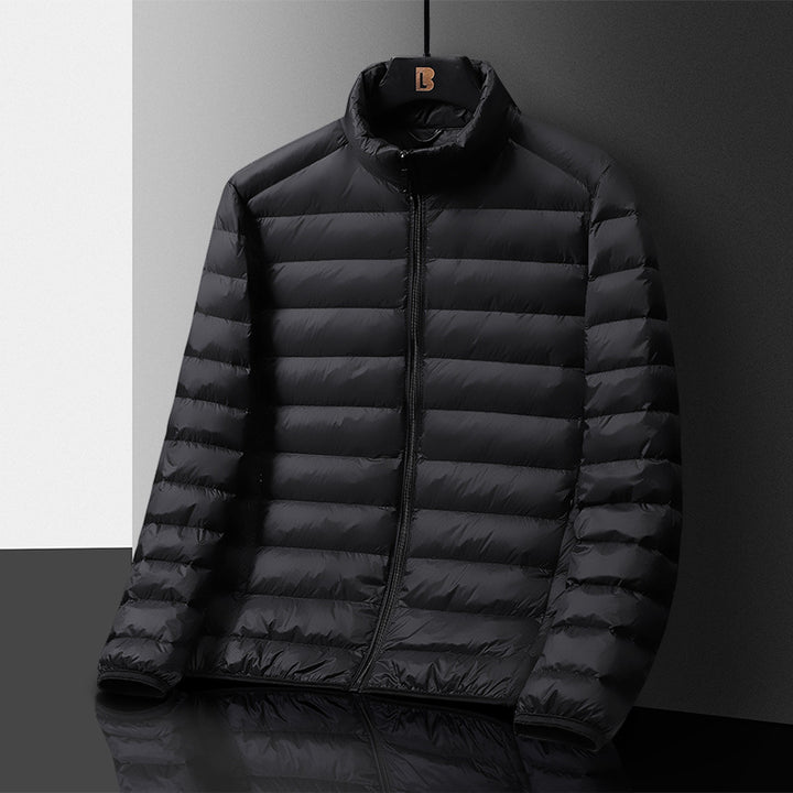 Herren Ultraleichte gesteppte Daunenimitat‑Steppjacke mit Stehkragen und Packfunktion Echo Archiv
