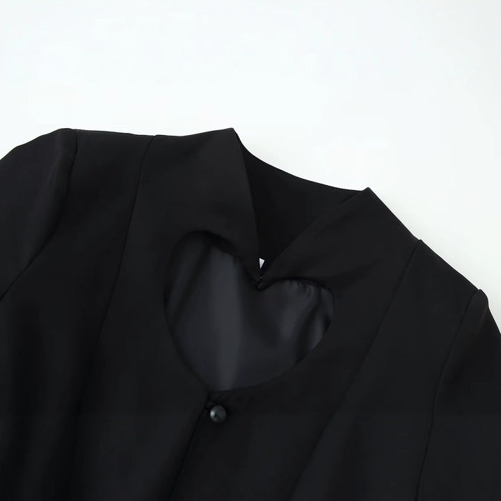 Damen Kurze Taillierte Jacke mit herzförmigem Cut-Out und Schößchen Echoarchiv