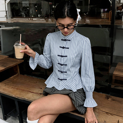 Damen Modische Bluse mit Rüschendetails und Knopfverschluss Echo Archiv
