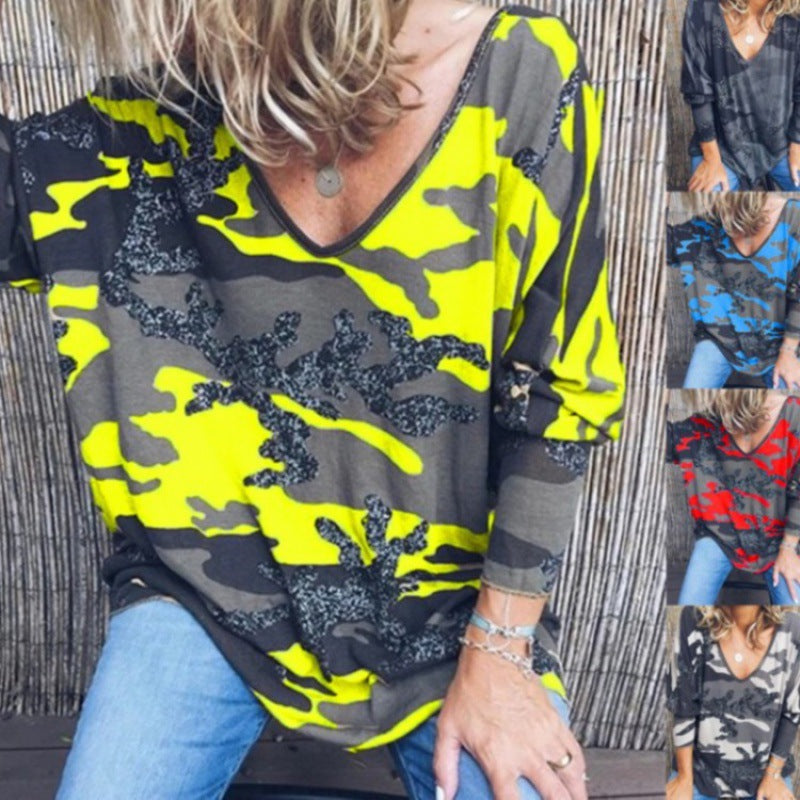 Damen Oversize V‑Ausschnitt Longshirt mit Camouflage‑Print und Glitzerbesatz – Avérine