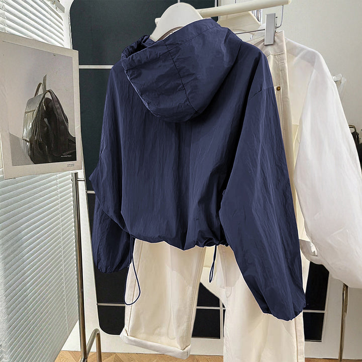 Damen leichtgewichtige Kapuzen-Übergangsjacke mit Tunnelzugbündchen und Ballonärmeln – Célinea