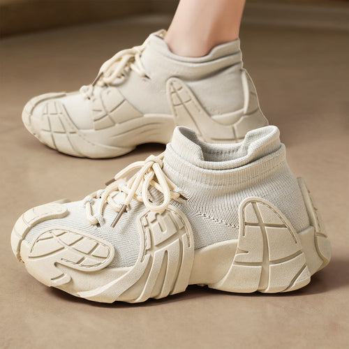 Herren nan massiver Sneaker mit sockenähnlichem Strickschaft, geformten Gummiapplikationen und griffiger Profilsohle Echo Archiv