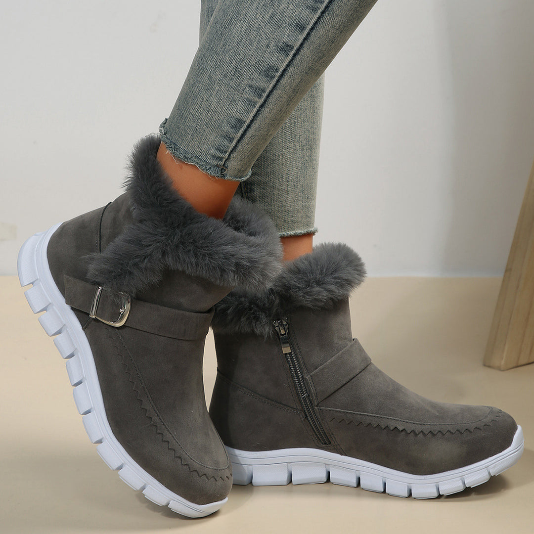 Damen nan gefütterte Kurzstiefel mit Kunstfellbesatz, Velourslederoptik, seitlichem Reißverschluss, dekorativer Metallschnalle und profilierter Lightweight-Sohle Echo Archiv