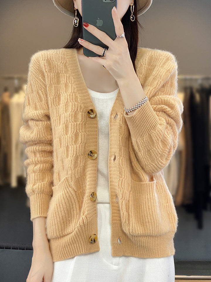 Damen Weicher Angora‑Look Zopfmuster-Cardigan mit V‑Ausschnitt und aufgesetzten Taschen Echoarchiv