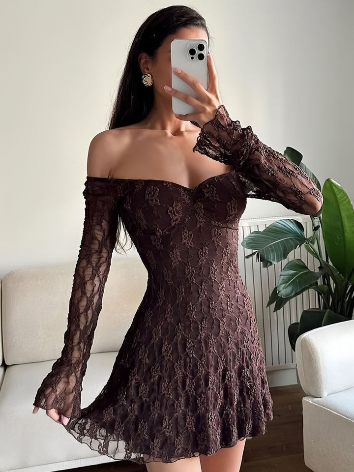 Damen Spitzenkleid mit langen Ärmeln und transparentem Detail Echo Archiv