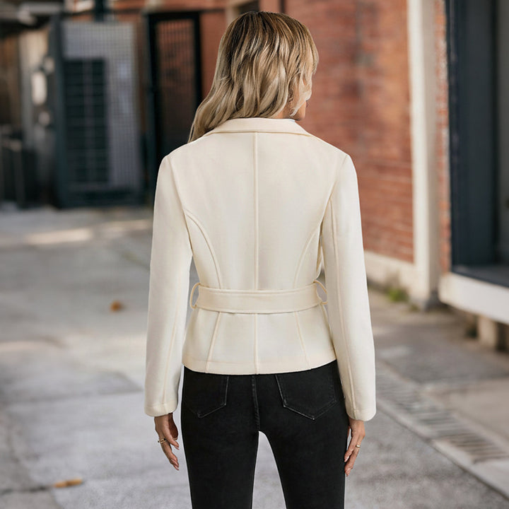 Damen Taillierter Jackenblazer mit Stehkragen, Zierpatten-Brusttaschen und Taillengürtel Echoarchiv
