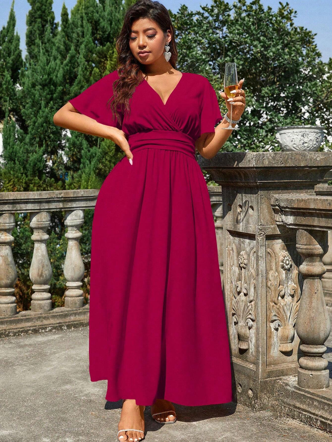 Damen Maxikleid mit tiefem V-Ausschnitt und tailliertem Schnitt Echo Archiv