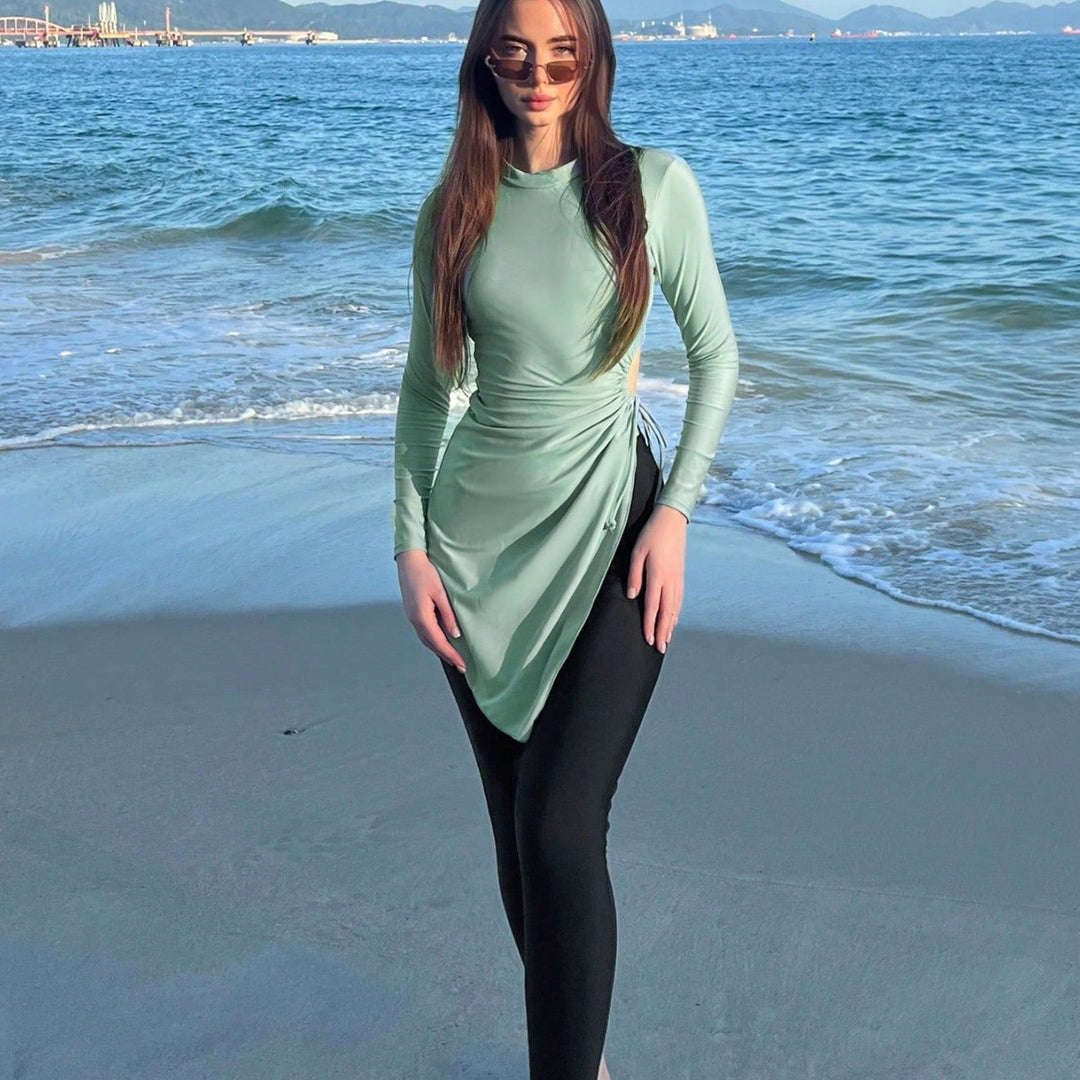 Damen modisches Strandoutfit mit längerem Oberteil Echo Archiv