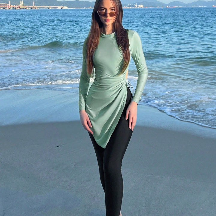 Damen modisches Strandoutfit mit längerem Oberteil Echo Archiv