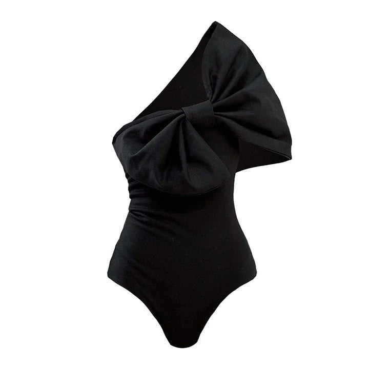 Damen Einschnitt Badeanzug mit voluminösem Schleifen-Detail und elegantem Wickelrock Echo Archiv