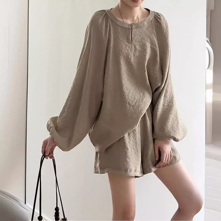 Damen Lockeres Leinen-Set mit Rundhalsausschnitt, Schlitzbluse und weiten Shorts Echoarchiv