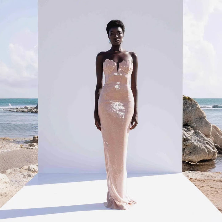 Damen figurbetontes Abendkleid mit herzförmigem Ausschnitt und eleganten Details Echo Archiv