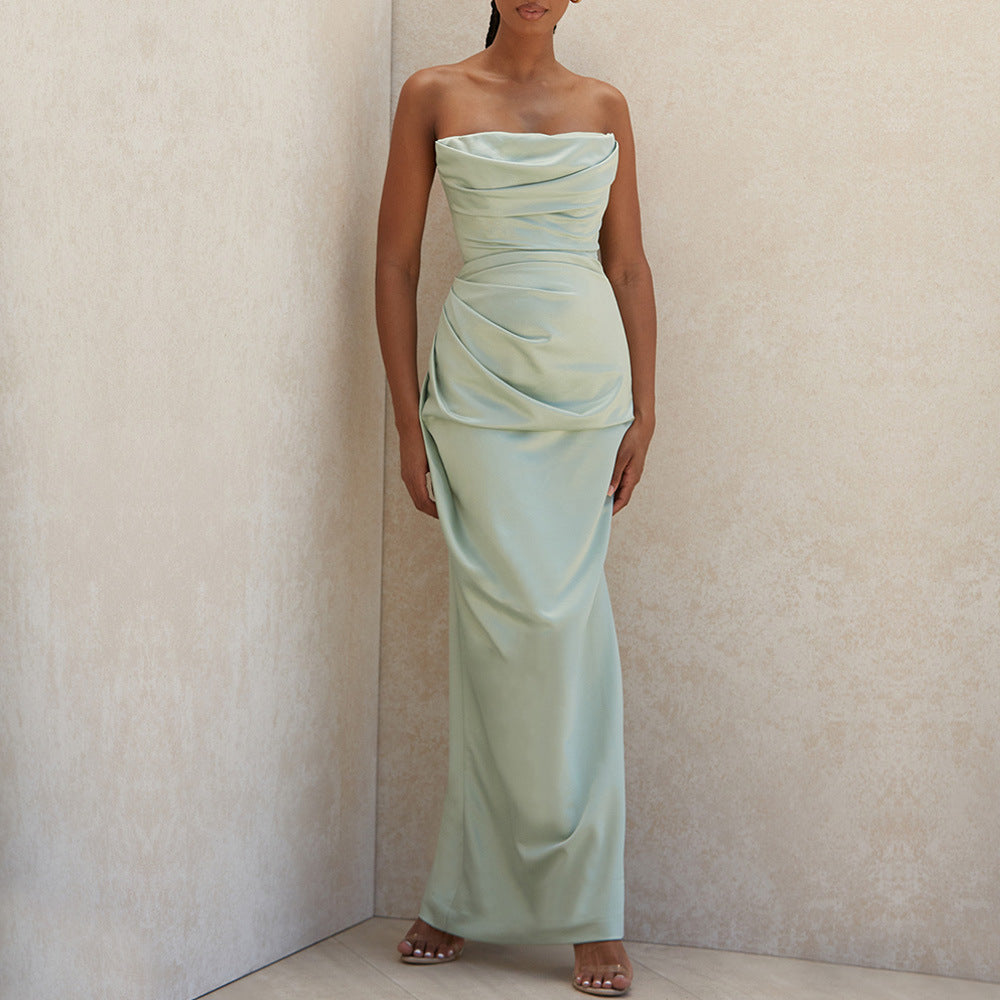Damen nan luxuriöses Satin-Abendkleid mit drapiertem Bustier taillierten Drapierungen und schlanker Säulensilhouette Echo Archiv