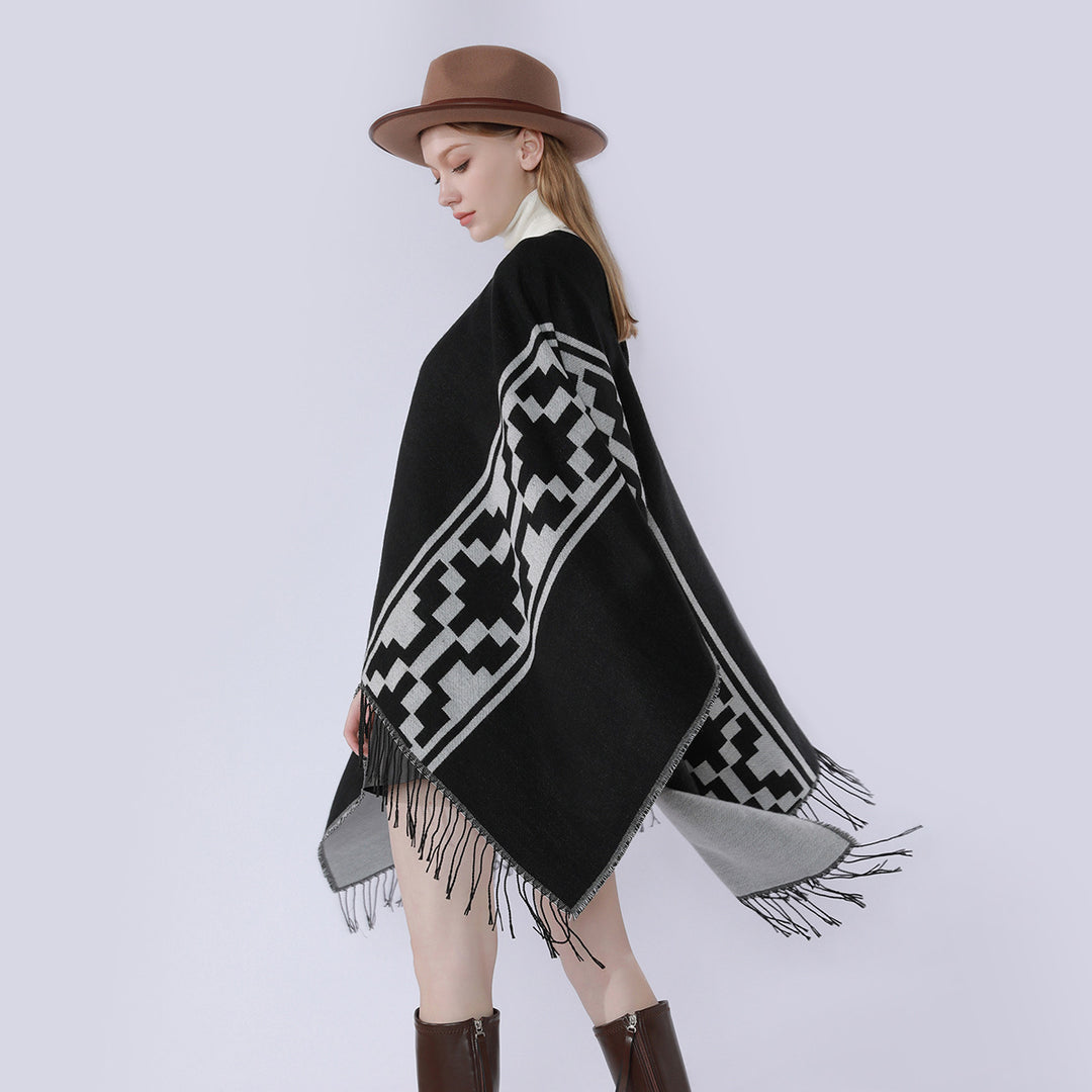 Damen Oversize-Cape mit geometrischem Jacquard, Fransensaum und Wendefunktion Echo Archiv