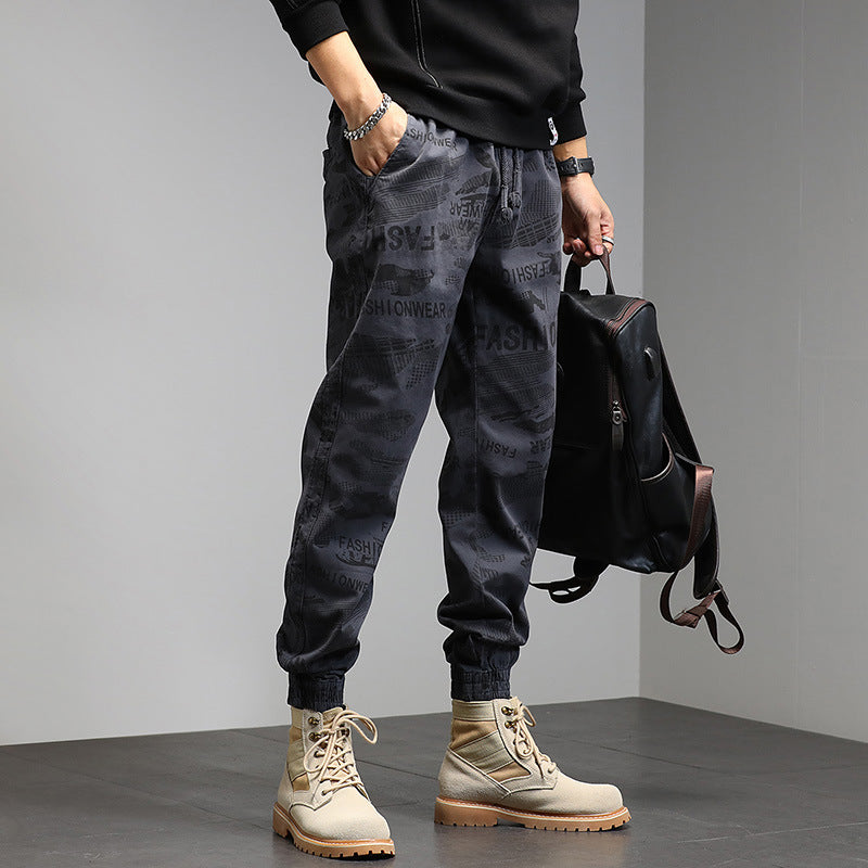 Herren Camouflage-Joggerhose mit Tunnelzug, elastischen Bündchen und Statement-Prints Echo Archiv
