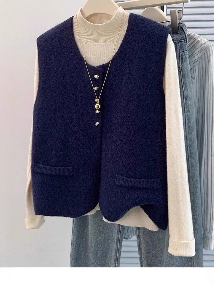 Damen Kurzgeschnittene Ärmellose Strickweste mit Perlenknopfleiste und aufgesetzten Taschen Echoarchiv