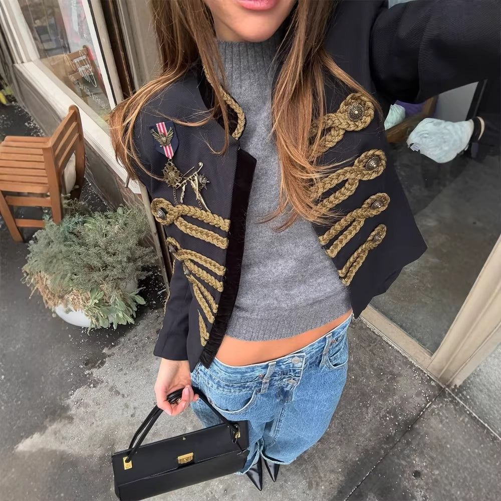 Damen Kurze Militärinspirierte Paradejacke mit goldener Kordelverzierung Echo Archiv