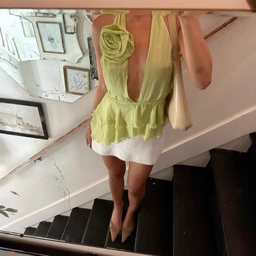 Damen Elegantes Oberteil mit Blumenapplikation und tiefem V-Ausschnitt Echo Archiv