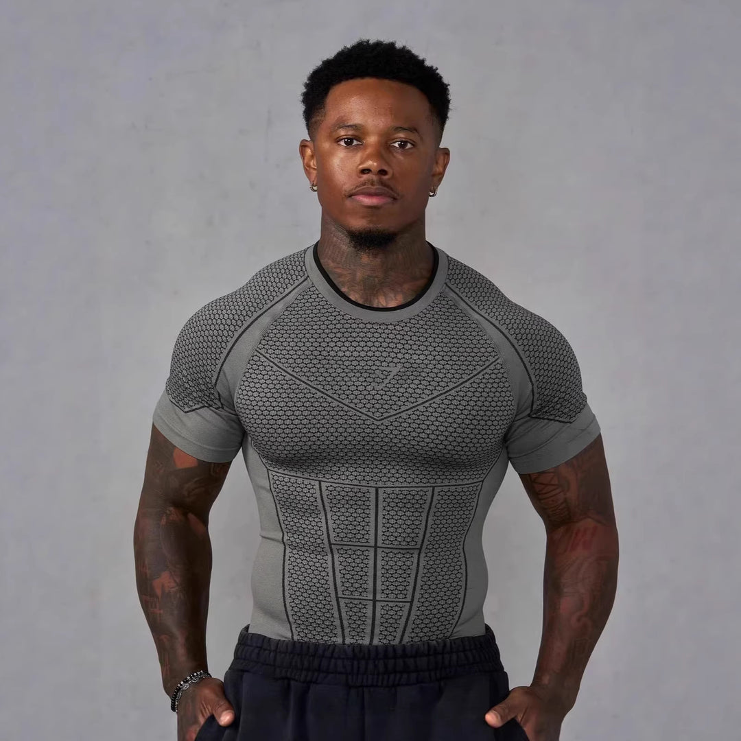 Herren nan muskelmodellierendes Funktionsshirt mit 3D-Struktur und gezielten Kompressionszonen Echo Archiv