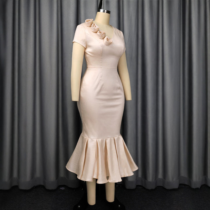 Damen figurbetontes Kleid mit Volant und Blütenapplikationen Echo Archiv