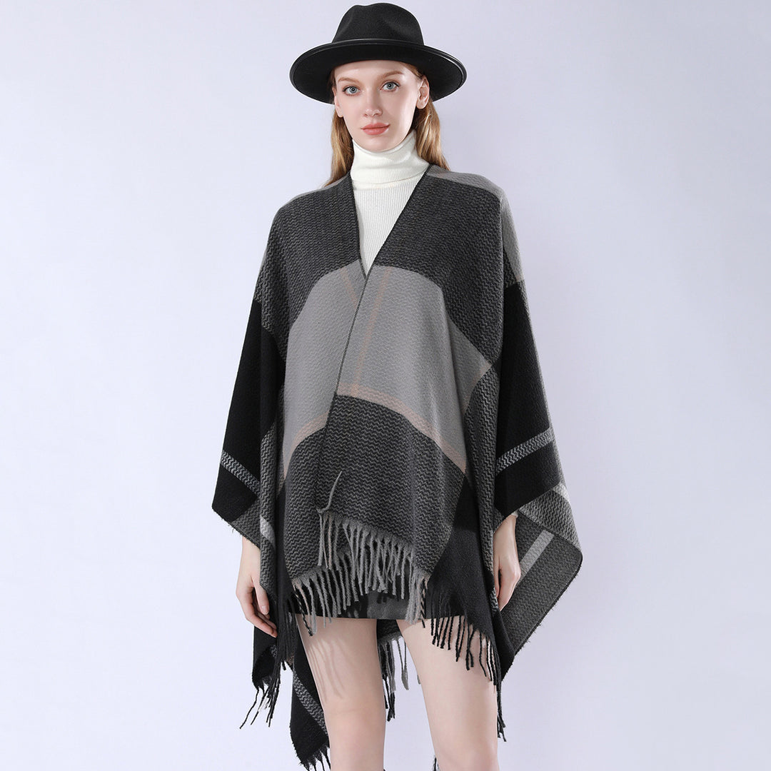 Damen Oversize-Capeponcho aus strukturierter Strickmischung mit V‑Ausschnitt, Karomuster und Fransen Echo Archiv