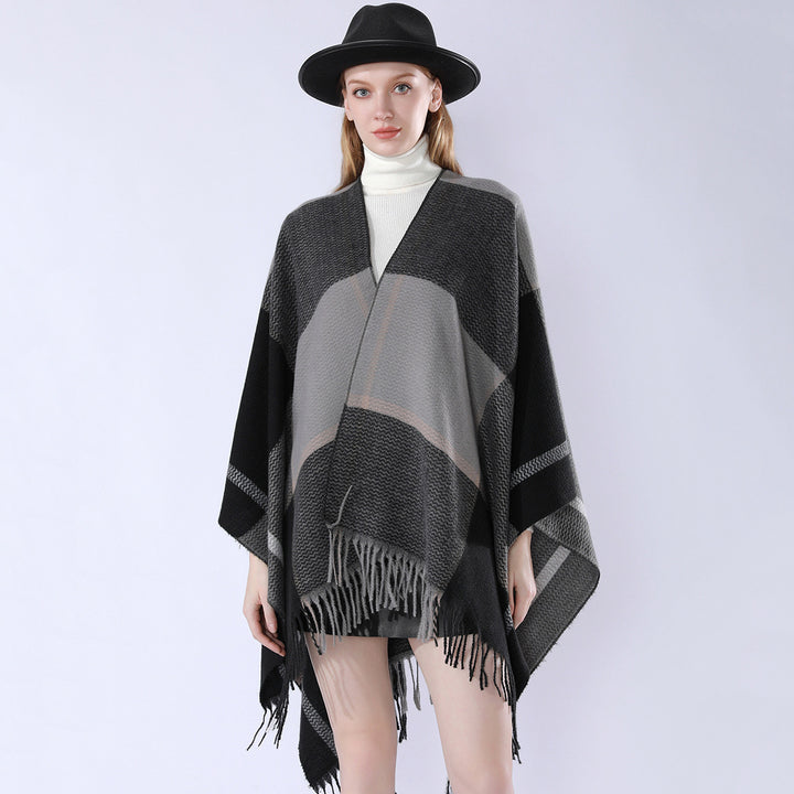 Damen Oversize-Capeponcho aus strukturierter Strickmischung mit V‑Ausschnitt, Karomuster und Fransen Echo Archiv
