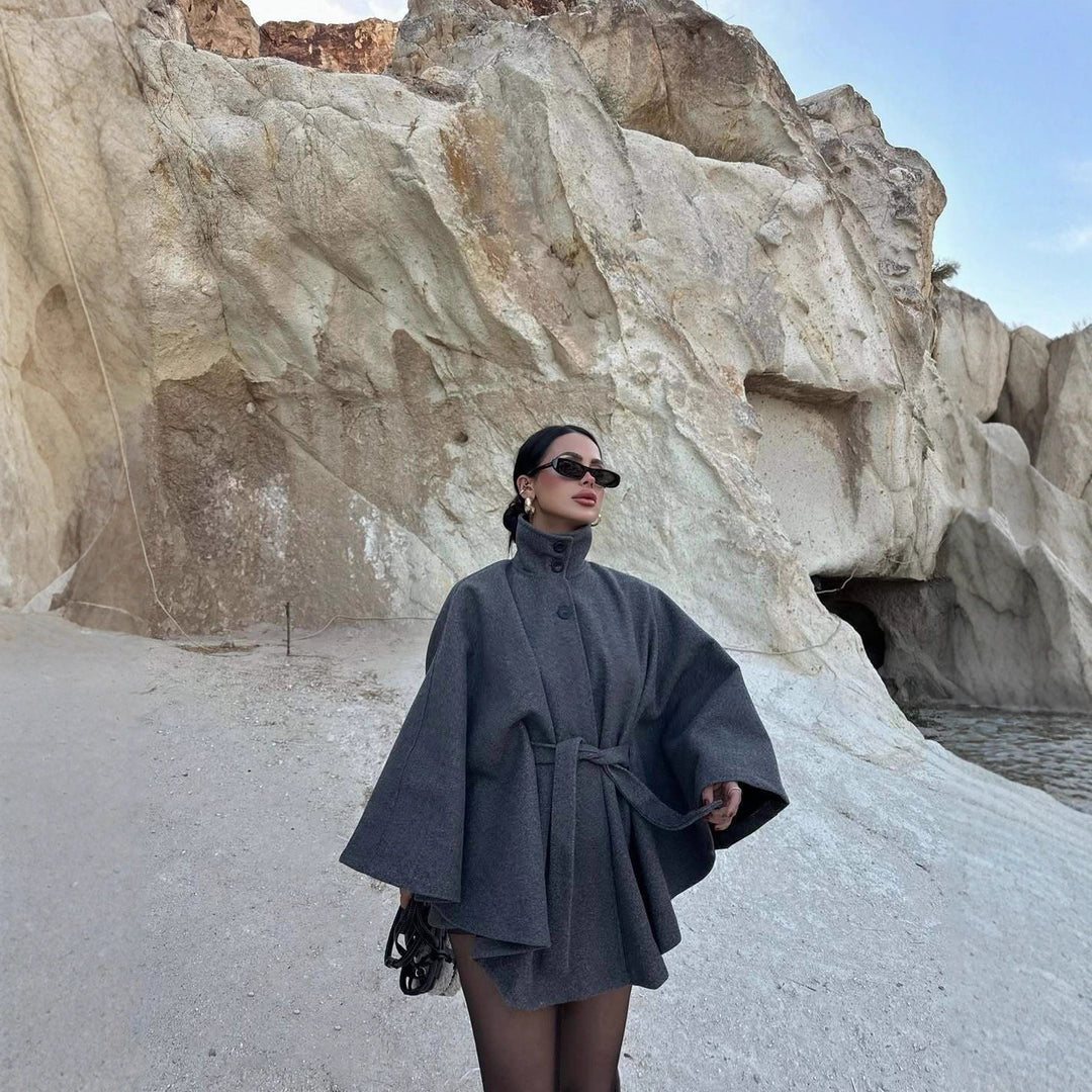 Damen Kurze Boxy-Wollmix-Jacke mit Stehkragen und aufgesetzten Pattentaschen Echoarchiv