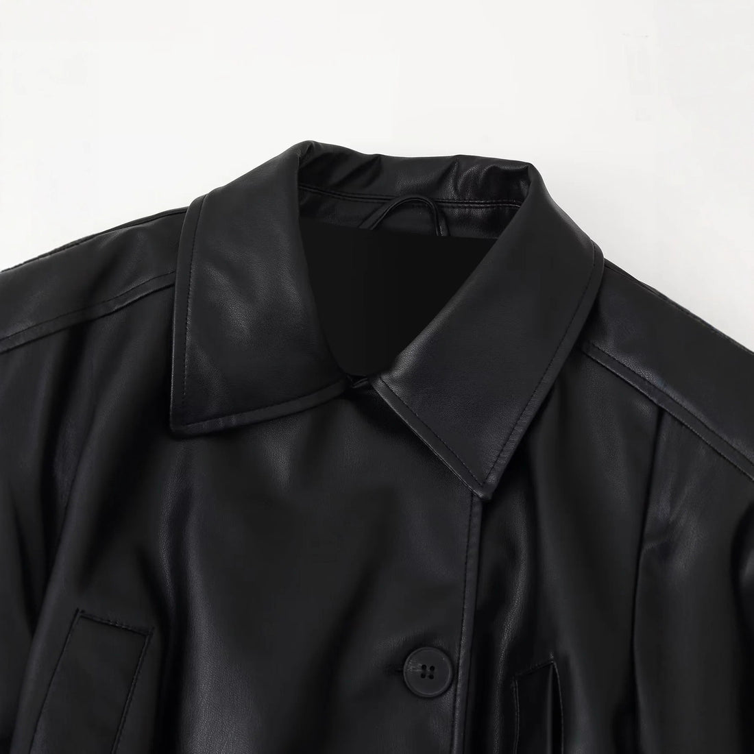 Damen taillierte Kunstlederjacke mit Bindegürtel, Hemdkragen und verdeckter Knopfleiste – Célinea
