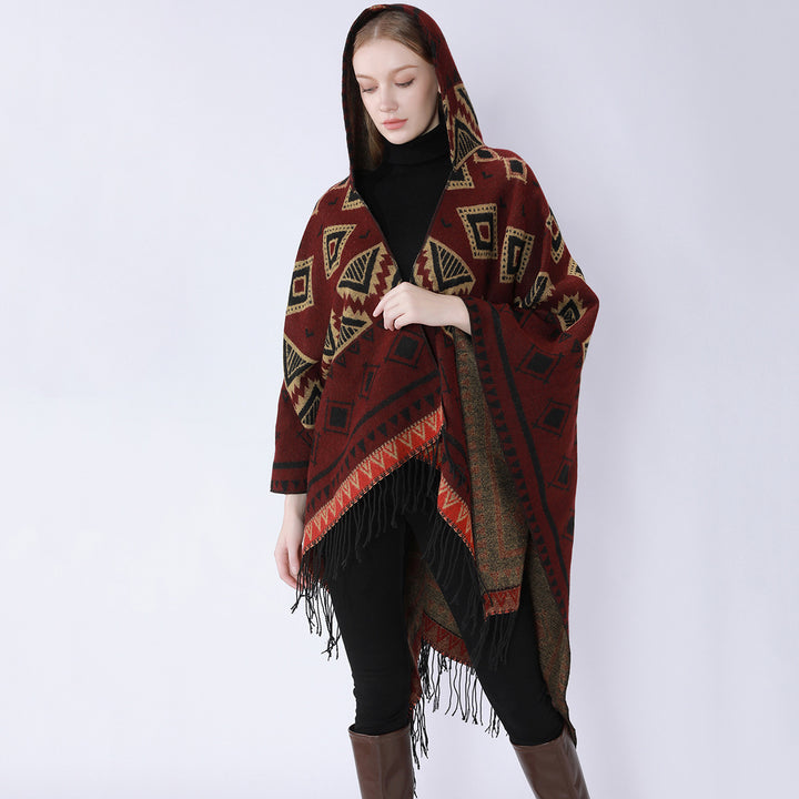 Damen Zweilagiger Kapuzen-Überwurf mit asymmetrischem Fransensaum und geometrischem Jacquard – Montévia