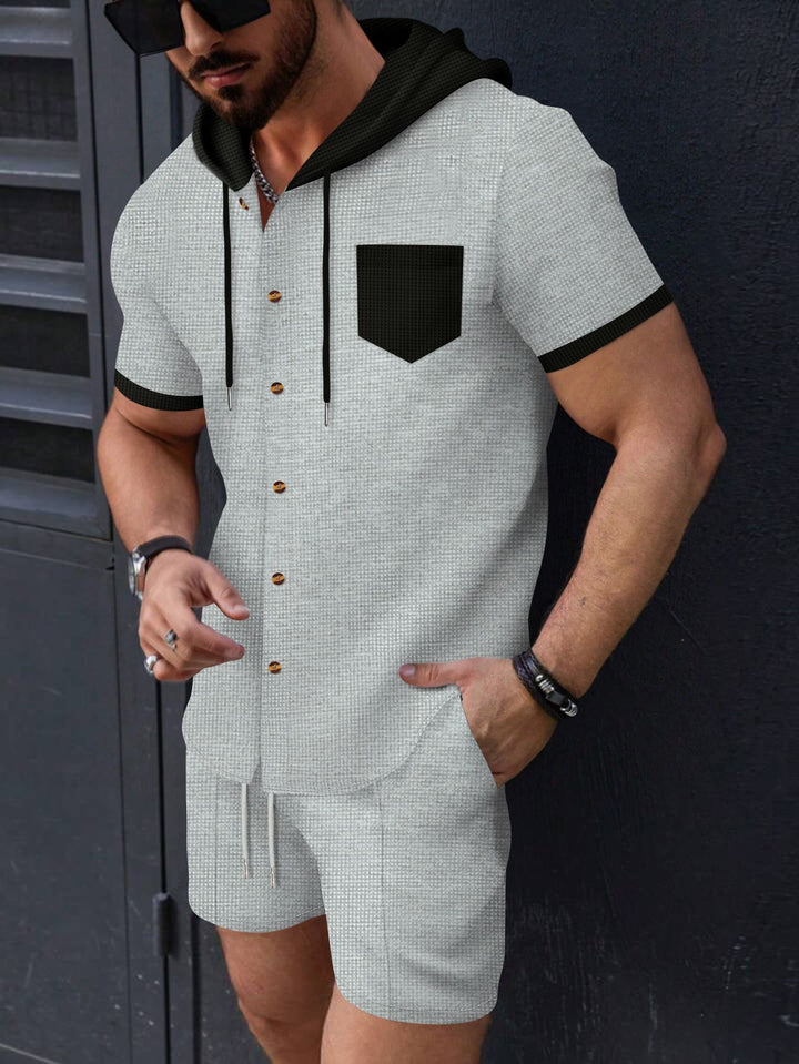 Herren modisches Kurzarm-Hemd mit zugehörigen Shorts und praktischem Kapuzen-Design Echoarchiv