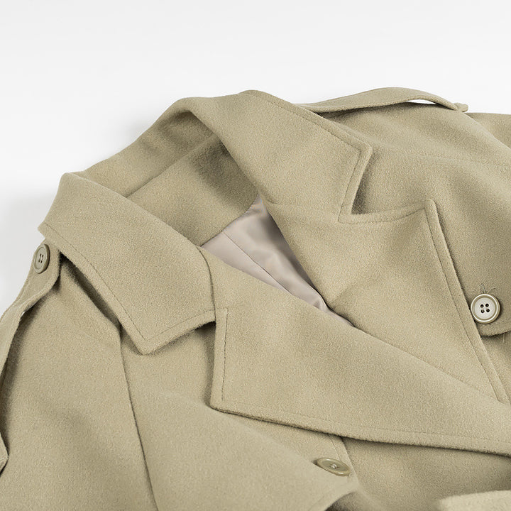 Damen nan maxi Trenchcoat mit doppelreihiger Knopfleiste, Bindegürtel und Epauletten Echo Archiv