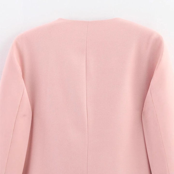 Damen knopflose Longblazerjacke mit tiefem V-Ausschnitt taillierten Abnähern und Pattentaschen – Célinea