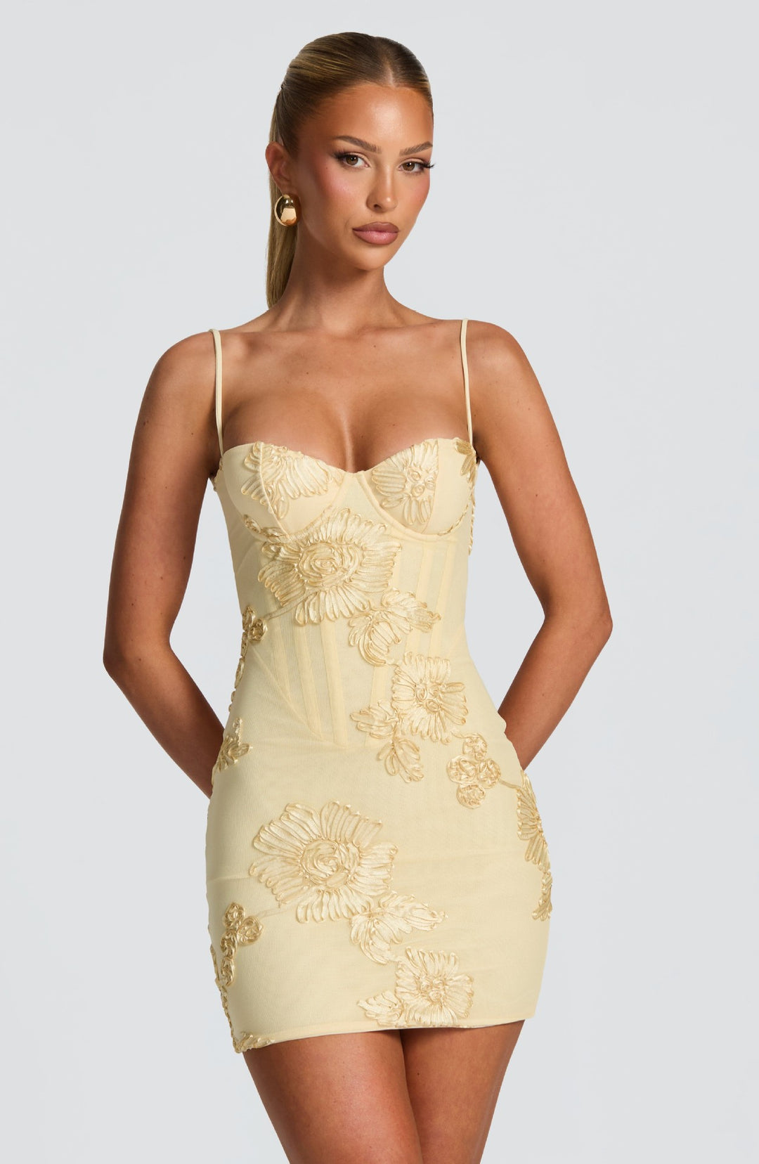 Damen Figurbetontes Minikleid mit floralen Stickereien Echo Archiv