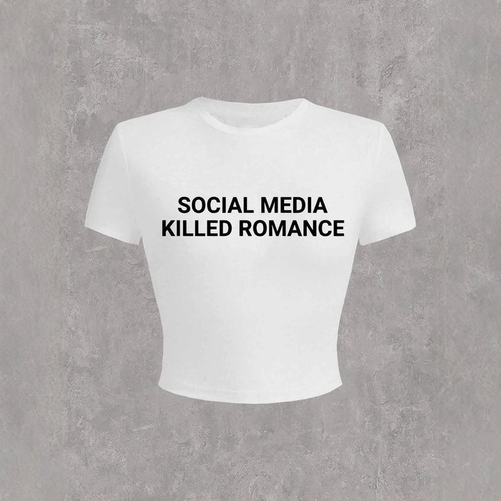Damen Crop-T-Shirt mit kreativem Statementdruck und figurbetontem Schnitt Echo Archiv