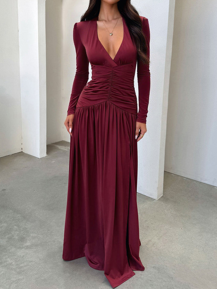 Damen nan elegantes Abendkleid mit gerafftem Wickeloberteil, hohem Beinschlitz und Samtärmeln Echo Archiv