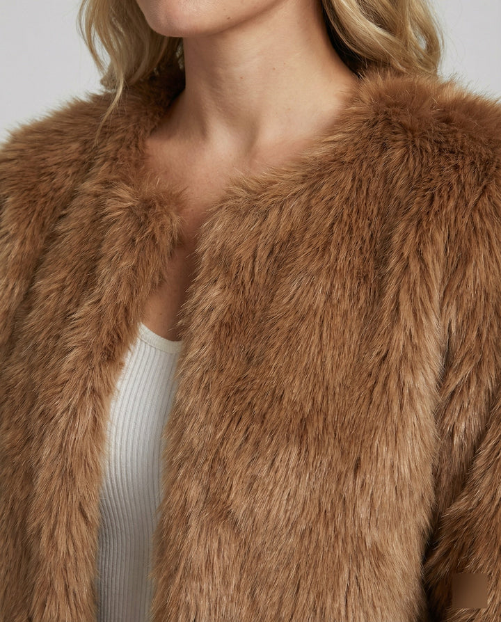 Damen Flauschige Kurzjacke – Célinea