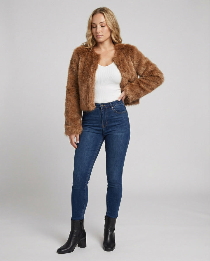 Damen Flauschige Kurzjacke – Célinea