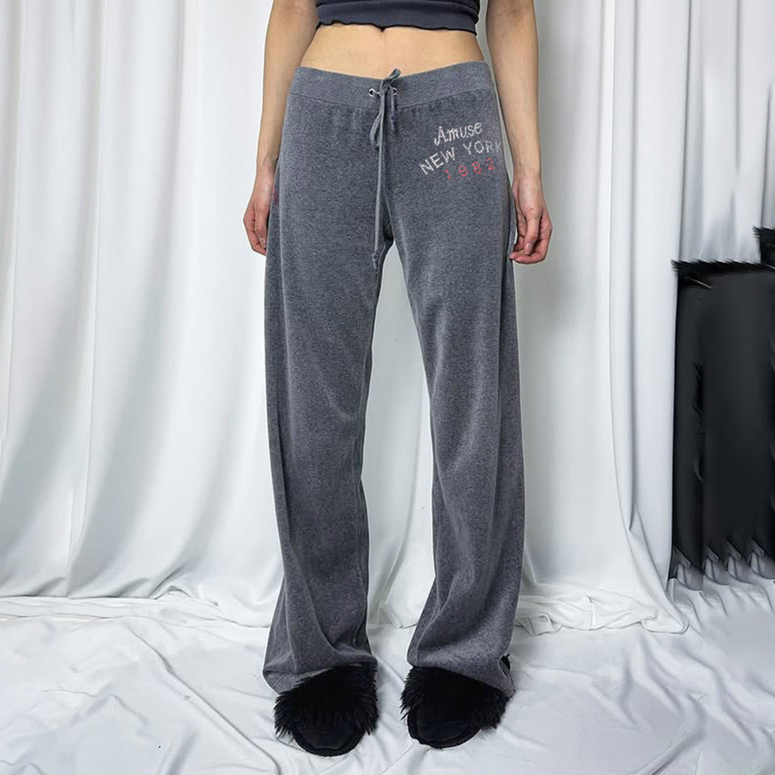 Damen Flared Sweatpants mit verstellbarem Bund und stylischem Schriftzug – Avélisse
